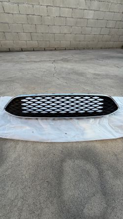 New 2015-2018 Ford Focus S SE Upper Center Bumper Grille W/ Chrome Trim OEM