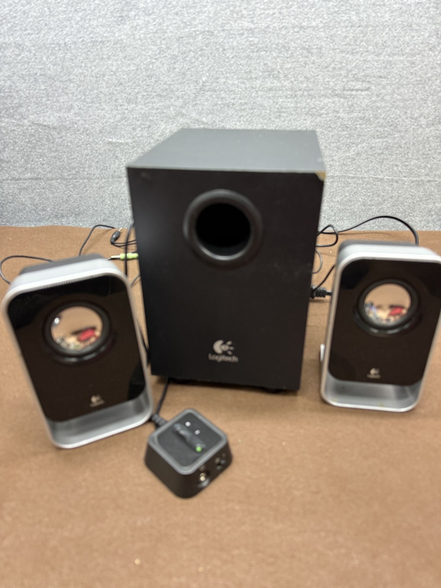 Logitech LS21 2.1 Multimedia Computer Speaker System  Subwoofer Works 