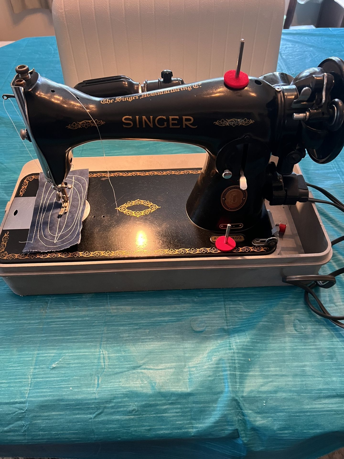 Vintage Singer Gear Driven Sewing Machine 15-