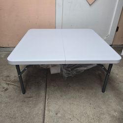 Portable Folding And Adjustable Table
