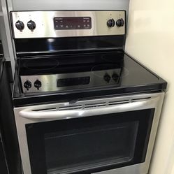 GE 4 Burner Glass Top Stainless Steel Range. 1 year Warranty 