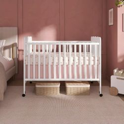 Move out sale: Baby crib with matteress
