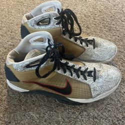 Size 15-wide Men’s Basketball Nike Sneakers 9/10 Condition