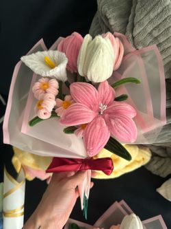 HANDMADE Flower Bouquet (Pipe Cleaners)
