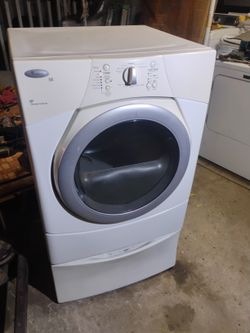 Whirlpool Dryer Gas  Whit Pedestal 