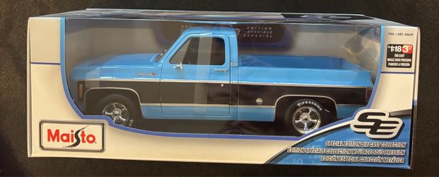 Maisto 1974 Chevrolet C/10 Cheyenne Super 1:18 Scale Special Edition Diecast
