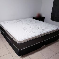 NEW KING PLUSH PILLOW TOP MATTRESS. Bed frame is not available. Take it home same day 👍