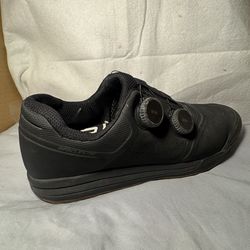 Specialized 2FO size 9.5 BOA Clipless shoes