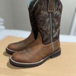 Delilah Round Toe Western Boot