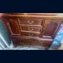 Antique Stanley Dresser With 2 Matching Nightstands
