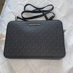 **Brand New** Michael Kors Handbag with Tag