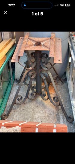 IRON TABLE BASE