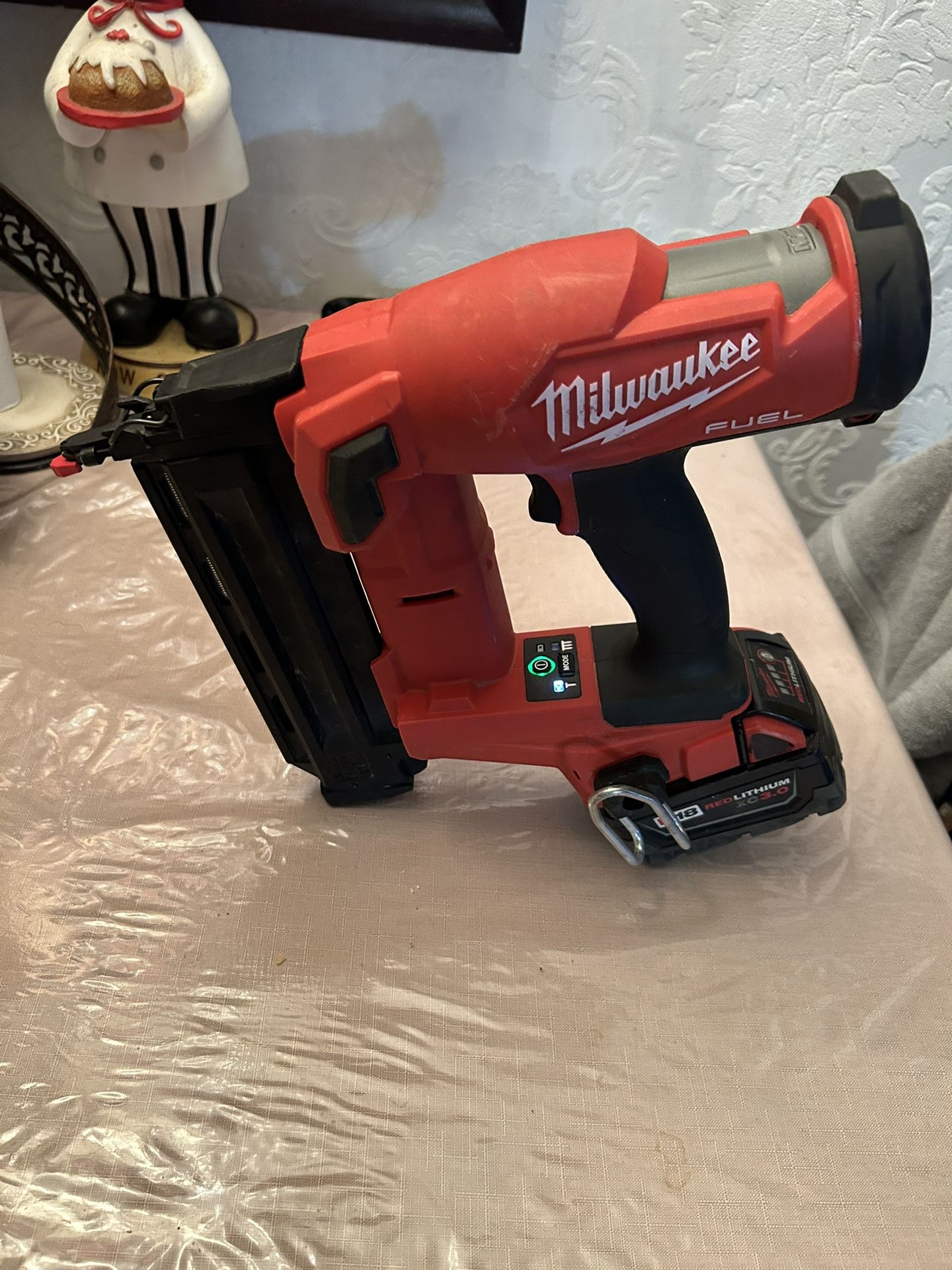 Pistola Trim18 GA Con Pila No Cargador