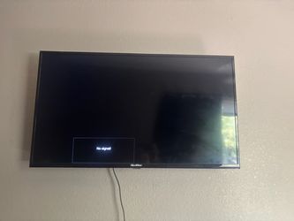 Quasar 32” inch tv with wall mount and controller