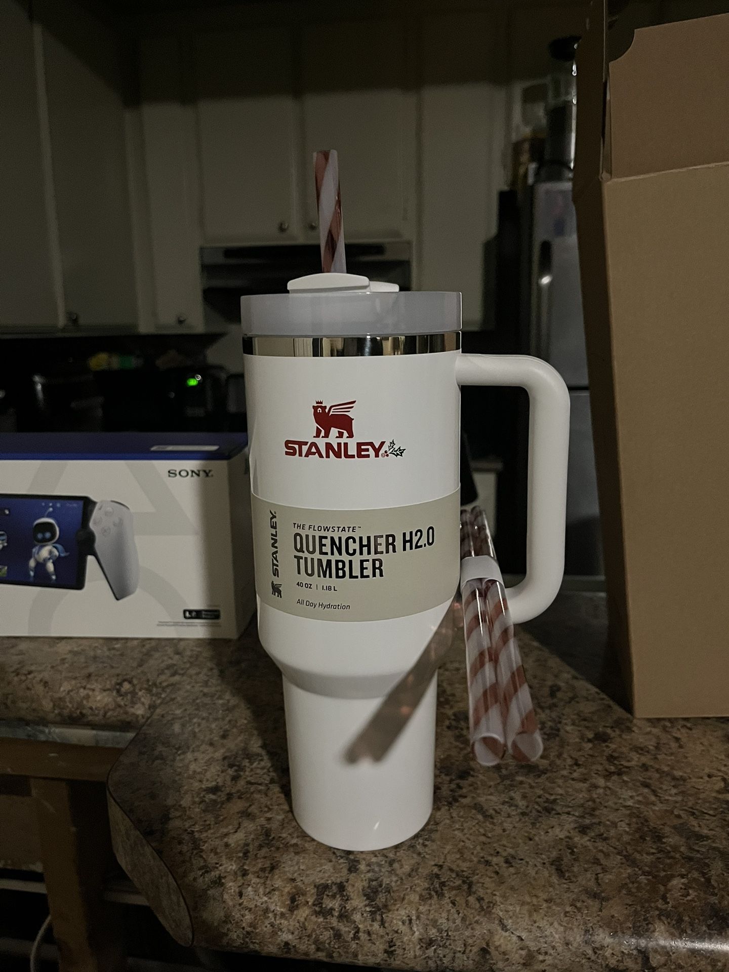 Stanley 40oz Tumbler Mistletoe Twist