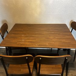 Wooden Dining Room Table With 4 Matching Chairs 