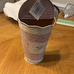 Brand New Incredibly Beautiful Garden Collection Metal Mail Holder