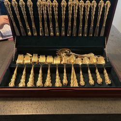 Oneida Community Gold Electroplate Flatware Set   99 Matching Pieces – Large Formal Service – Original Chest   Plus Bonus Assorted Serving Pieces