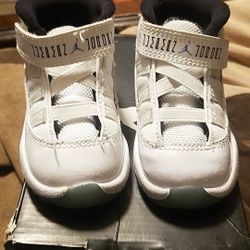 Air jordan 11 columbia size 4c