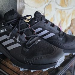 Size 10.5 And 11 In MENS SHOES