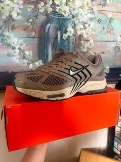 Size 8 women Nike