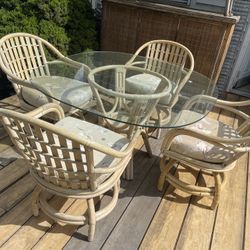 Patio bamboo dining set 5 pieces ( like new )