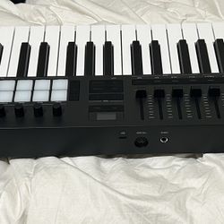 Novation Launchkey 61 MK4 USB Keyboard Controller
