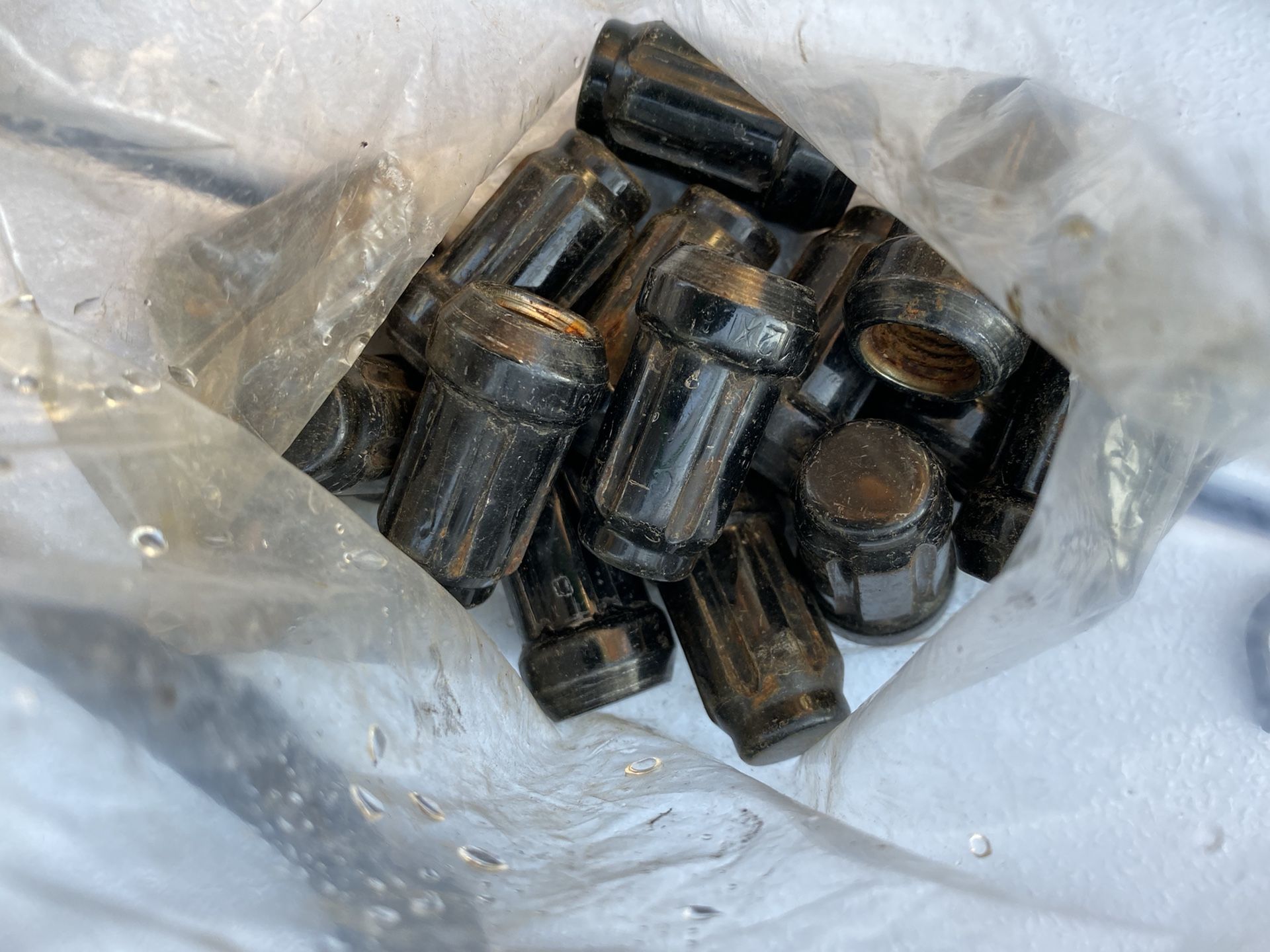 16 black lug nuts