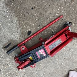 Heavy Duty Car Jack - Essential Auto Tool - Quick Sale!