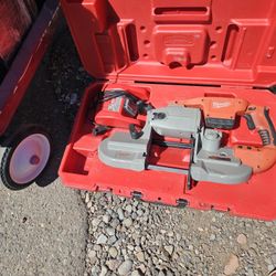 Milwaukee Cordless Band Saw Kit

