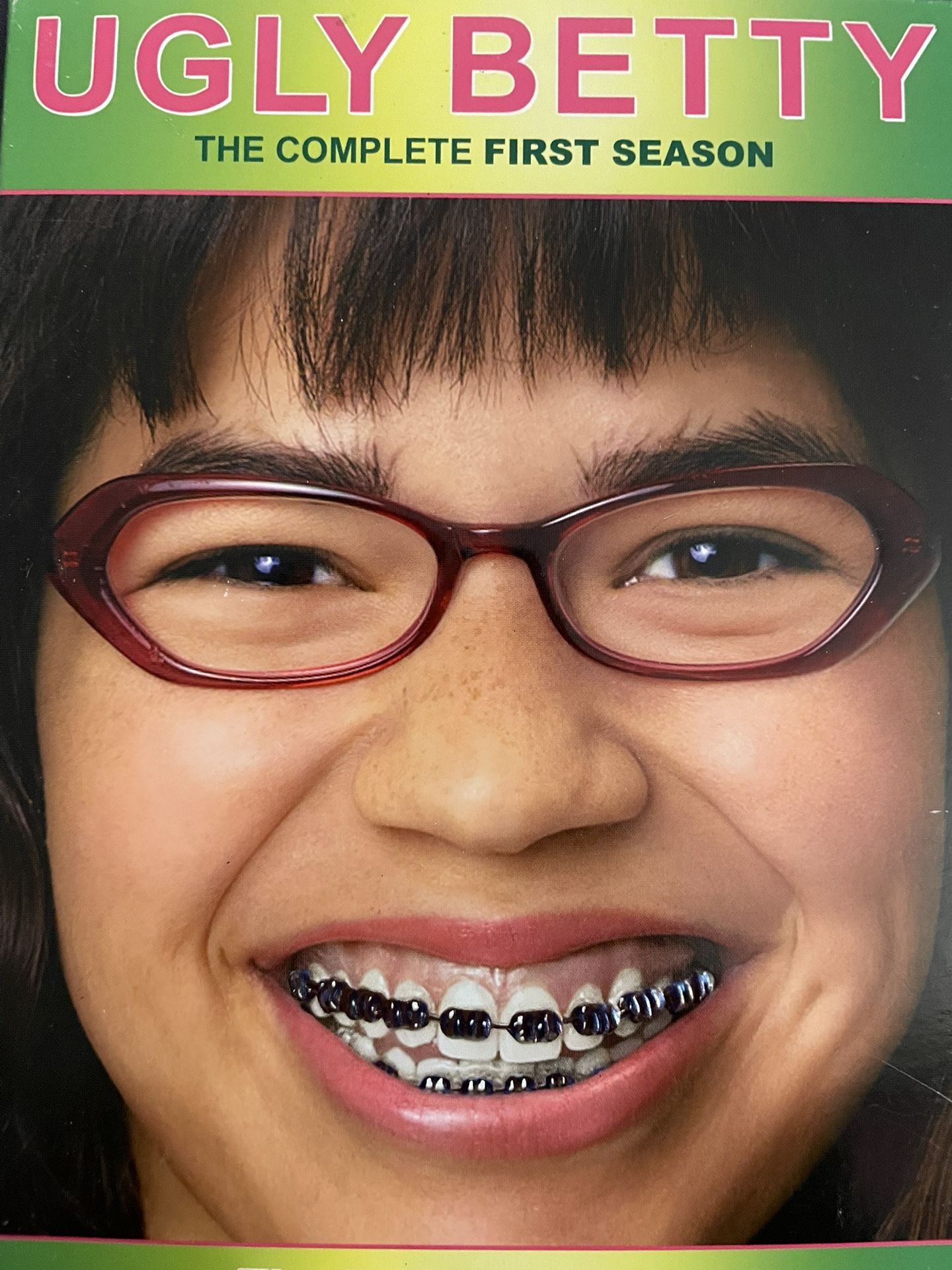 UGLY BETTY The Complete 1st Season (DVD-2006)