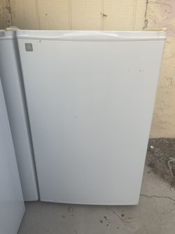 GE Mini Fridge