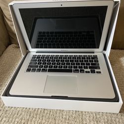 2015 13inch MacBook Air 8 GB Ram i5 128 GB SSD
