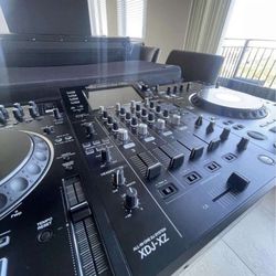 Pioneer DJ XDJ-XZ Professional Controller