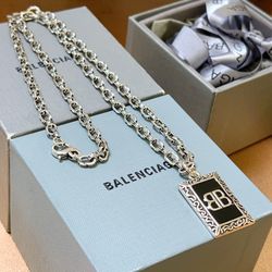 A domineering unisex necklace