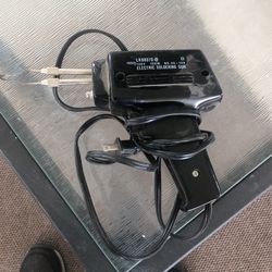 Electric soldering gun