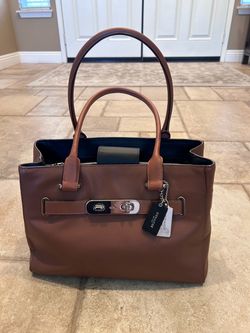 Coach Swagger Leather Tote Bag
