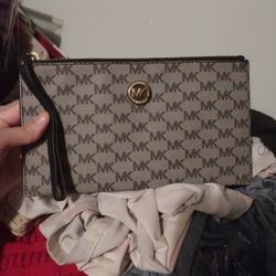 Michael Kors Clutch And Belt 