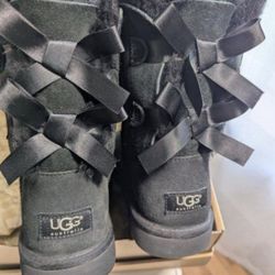 Woman's Black Bailey Bow Boots Black Size 6 
The top area and inside Are  a bit worn.