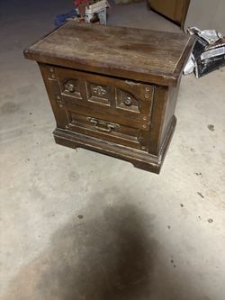 Night stand could be refurbished