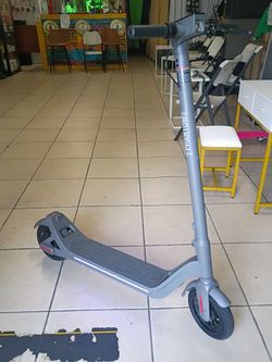 PHANTOM E SCOOTER SMART ATMOSPHERE BLUE LIGHT 350W-15MPH-RANGE 28 MILES.
TAIL LIGHT. BRAKE LIGHT.
CHARGER INCLUDED