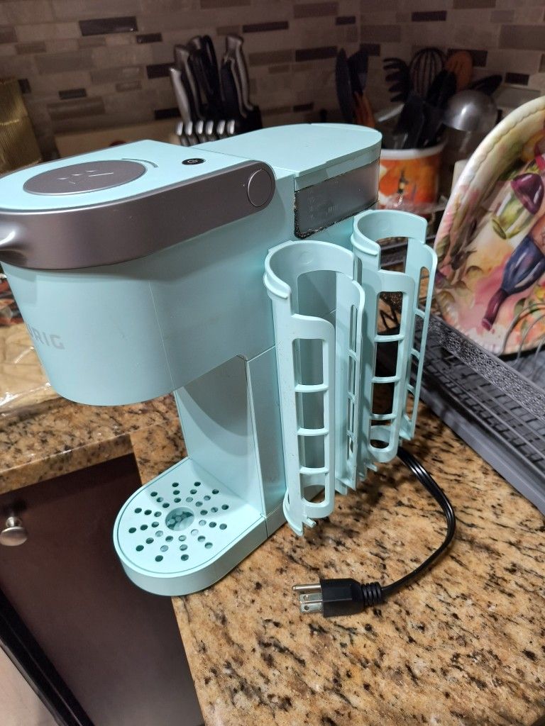Keurig Single serve Coffee System Tiffany Blue Like New! Paid Extra For The Cup Holders On The Side! Included! Like New!