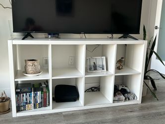 Cube bookshelf/entertainment center