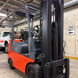 TOYOTA M7 forklift for sale EXCELLENT condition 