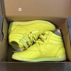 Lime Green Hi-Top (CARDI B) REEBOK  Sneakers 👟💚 💚