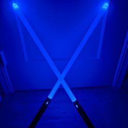 NEW Star Wars Lightsaber Metal Hilt FX 2 Pack, Battery Rechargable 2-in-1 Double-Bladed FX Dueling Light Saber !
