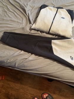 Nike jogger sweatsuit men’s small