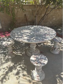 Marble Tabel with 3 chairs