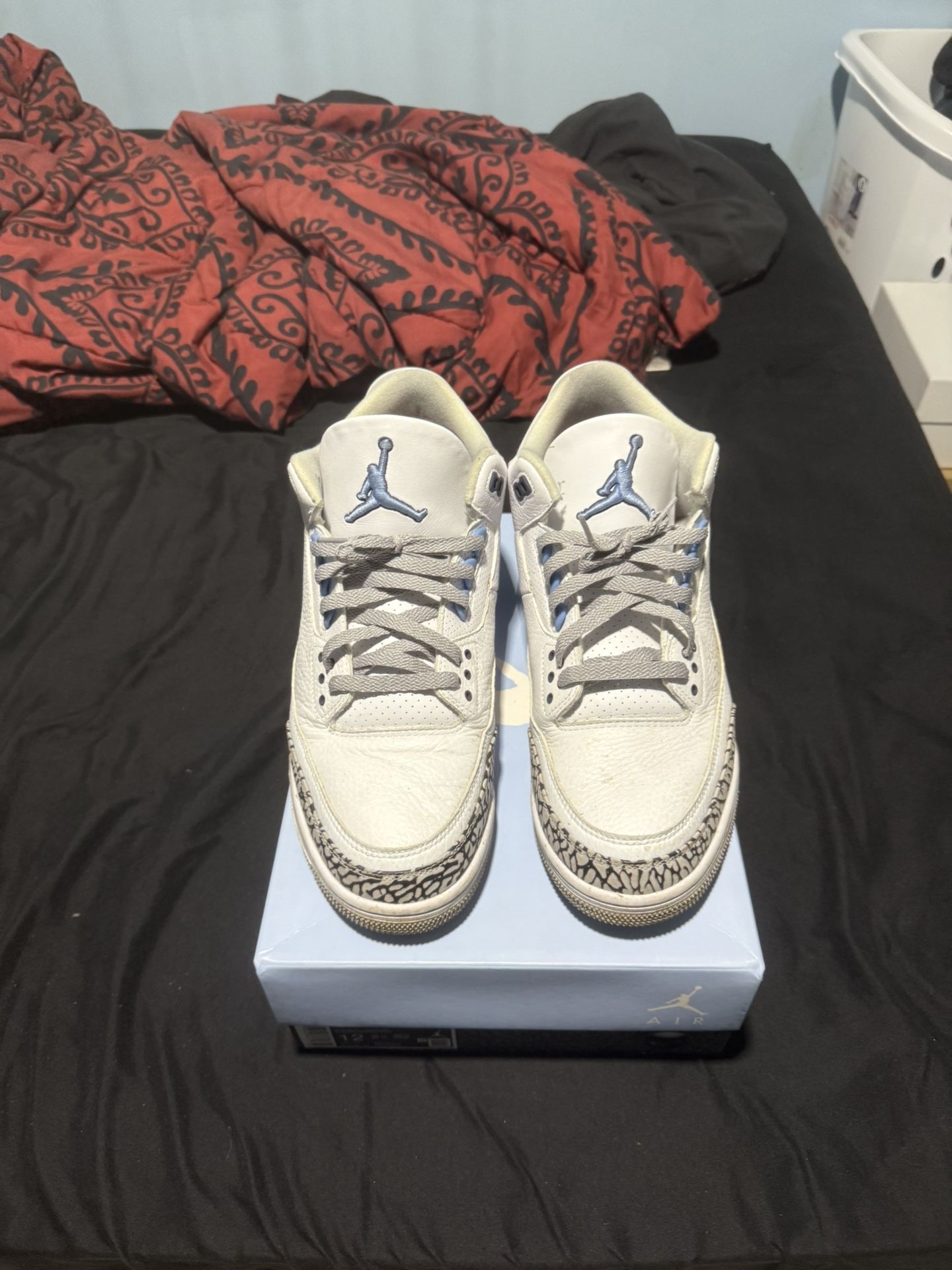 Air Jordan 3 UNC