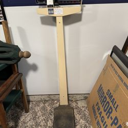 Vintage Doctor Grade Weight Scale